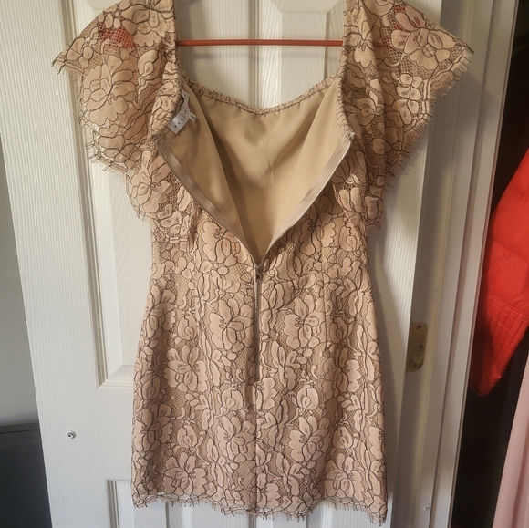 Cute lace peachy mini dress - Picture 3 of 3